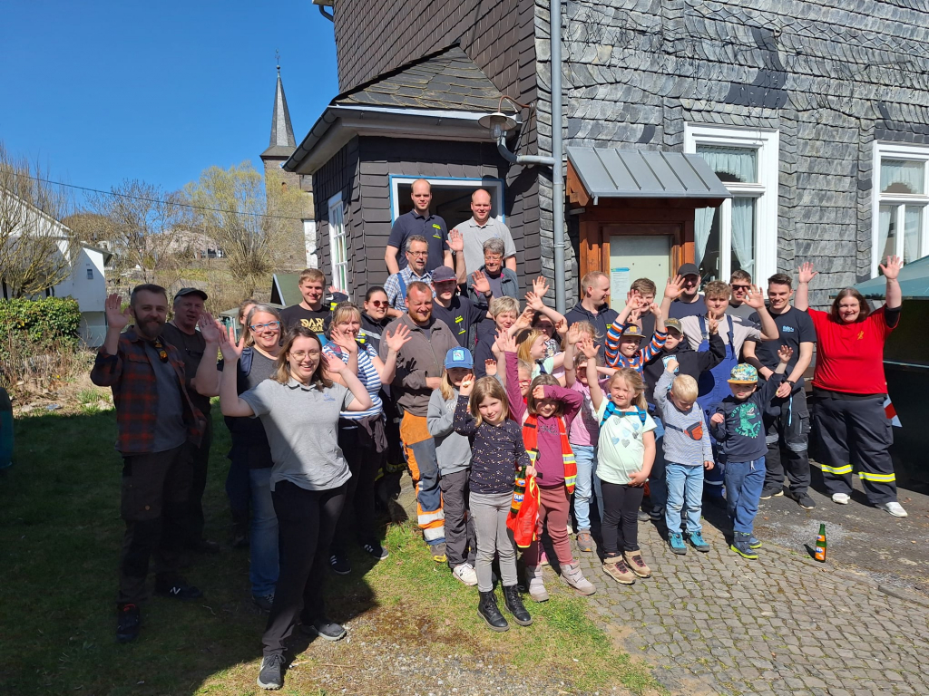 2025-04-05_Helfer_Flurreinigung