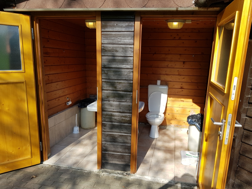 Grillhuette_Toiletten_1